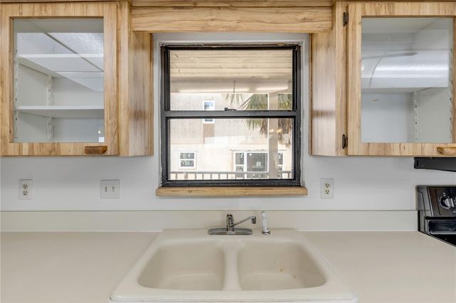 824 EEL AVENUE, New Smyrna Beach, FL 32169