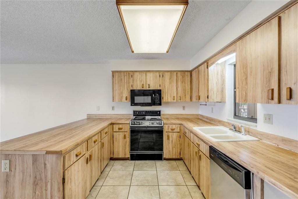 Image 37 of property listing at 824 EEL AVENUE, New Smyrna Beach, FL 32169