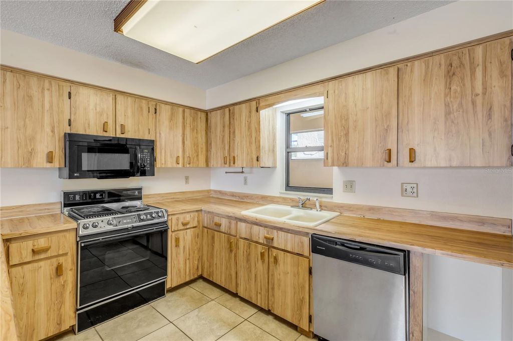 Image 38 of property listing at 824 EEL AVENUE, New Smyrna Beach, FL 32169