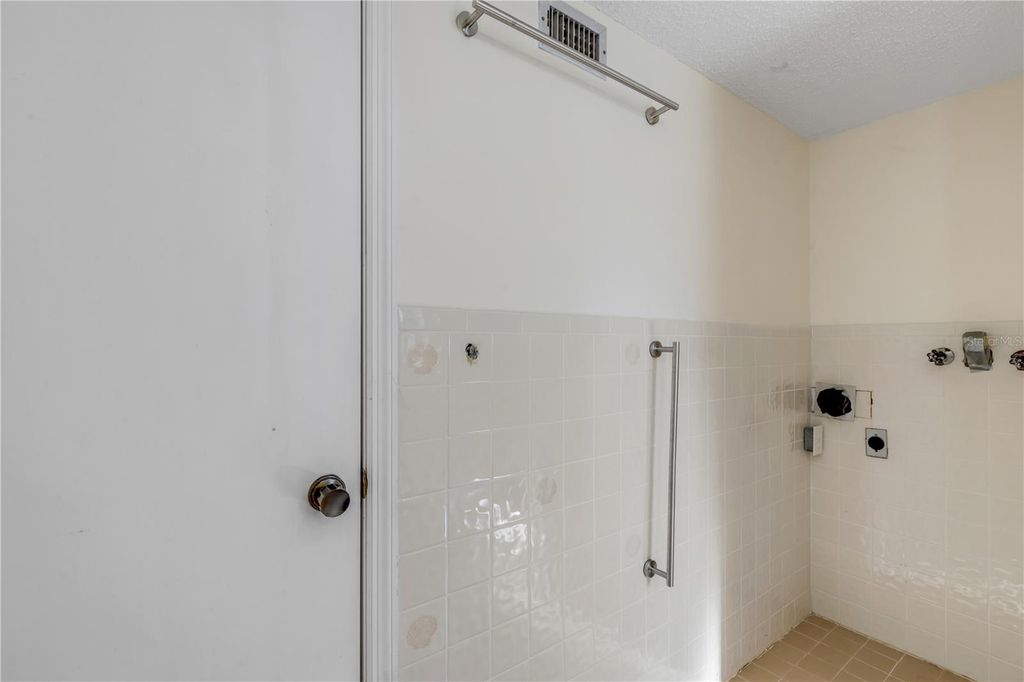 Image 60 of property listing at 824 EEL AVENUE, New Smyrna Beach, FL 32169