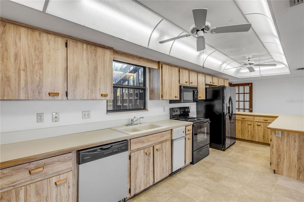 Image 7 of property listing at 824 EEL AVENUE, New Smyrna Beach, FL 32169