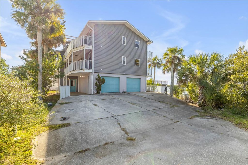 Image 83 of property listing at 824 EEL AVENUE, New Smyrna Beach, FL 32169