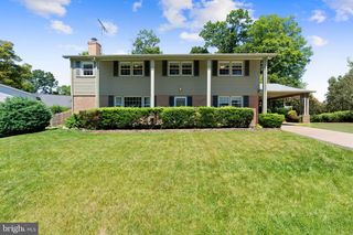6703 RED JACKET RD, Springfield, VA 22152