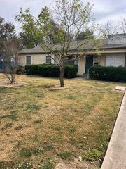 204 Oscar ST, Taylor, TX 76574