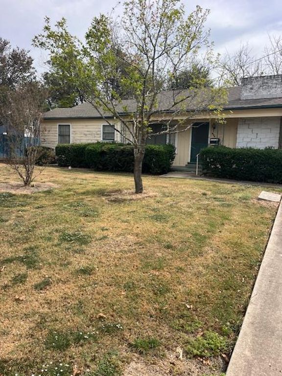 204 Oscar ST, Taylor, TX 76574