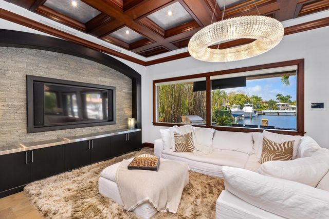 2325 NE 27th Street, Lighthouse Point, FL 33064