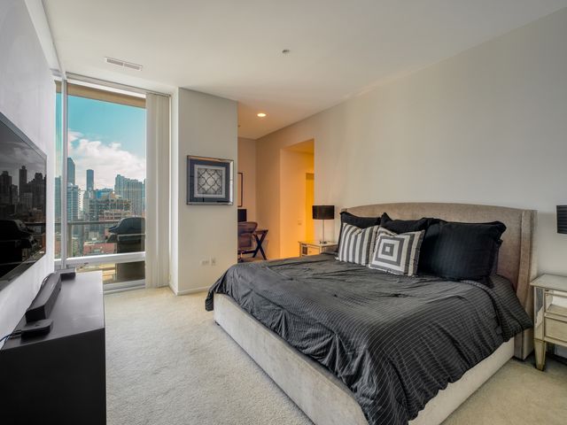 500 W Superior Street 1113, Chicago, IL 60654