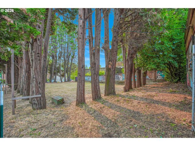 2880 Se STARK St, Portland, OR 97214
