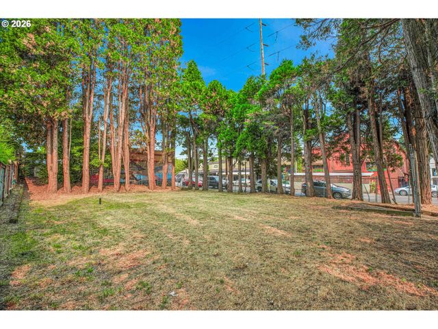 2880 Se STARK St, Portland, OR 97214