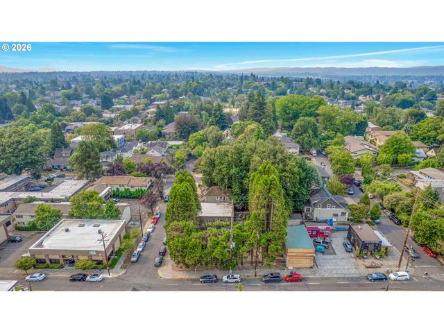 2880 Se STARK St, Portland, OR 97214