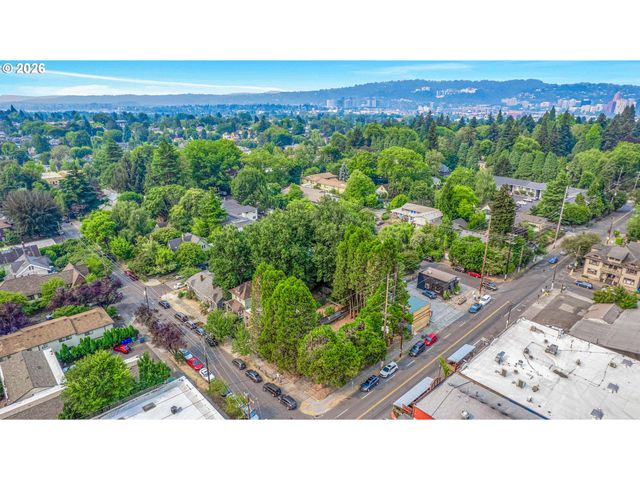 2880 Se STARK St, Portland, OR 97214