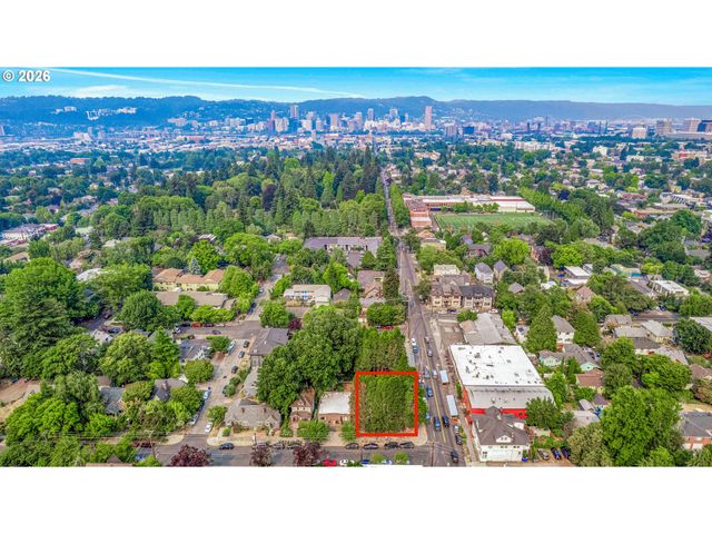2880 Se STARK St, Portland, OR 97214