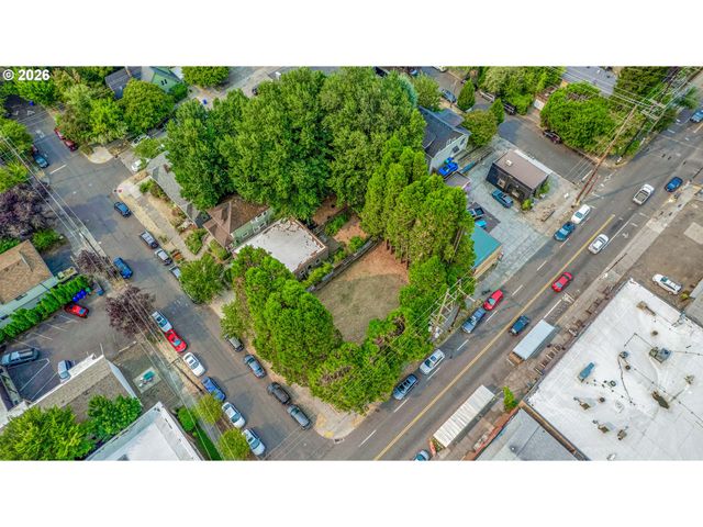 2880 Se STARK St, Portland, OR 97214
