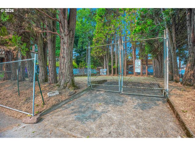 2880 Se STARK St, Portland, OR 97214