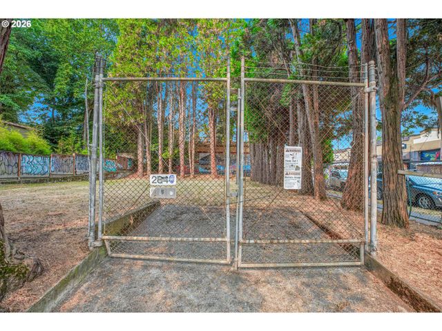 2880 Se STARK St, Portland, OR 97214