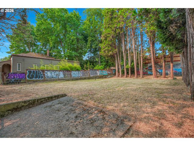 2880 Se STARK St, Portland, OR 97214
