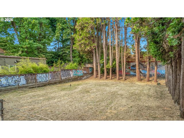 2880 Se STARK St, Portland, OR 97214