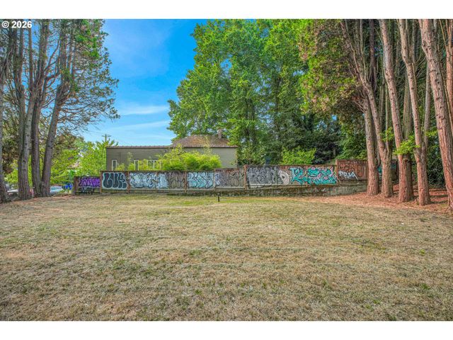 2880 Se STARK St, Portland, OR 97214