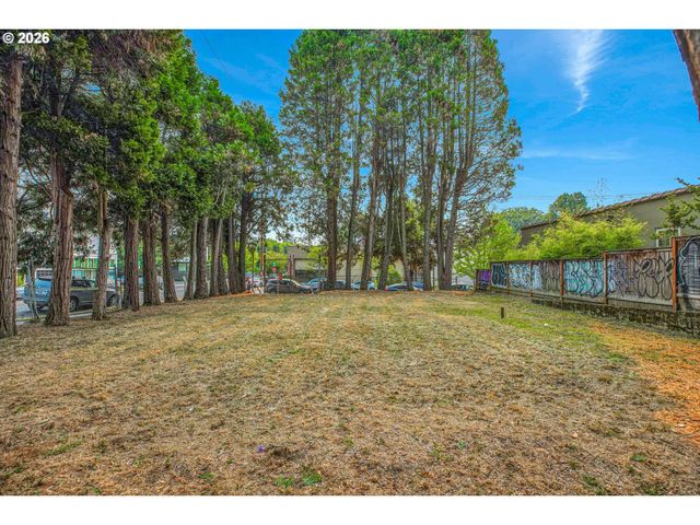 2880 Se STARK St, Portland, OR 97214