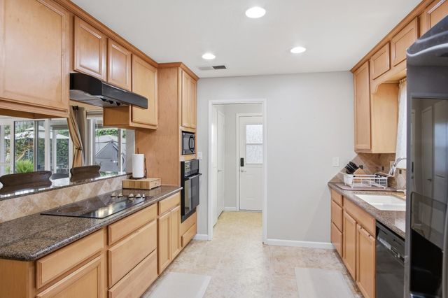 1217 Lillian Dr, Modesto, CA 95355