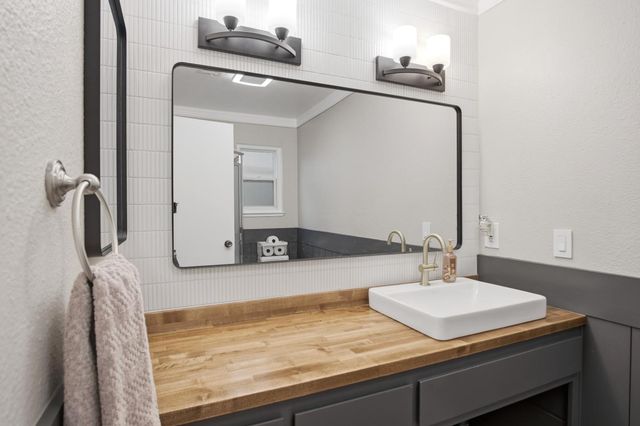 1217 Lillian Dr, Modesto, CA 95355