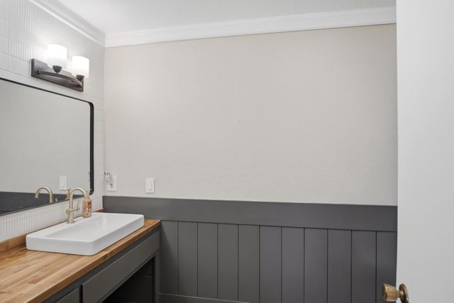 1217 Lillian Dr, Modesto, CA 95355