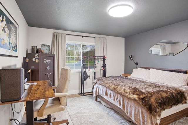 1217 Lillian Dr, Modesto, CA 95355