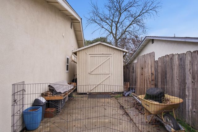 1217 Lillian Dr, Modesto, CA 95355