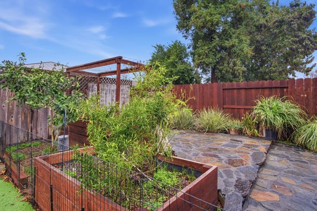 1217 Lillian Dr, Modesto, CA 95355