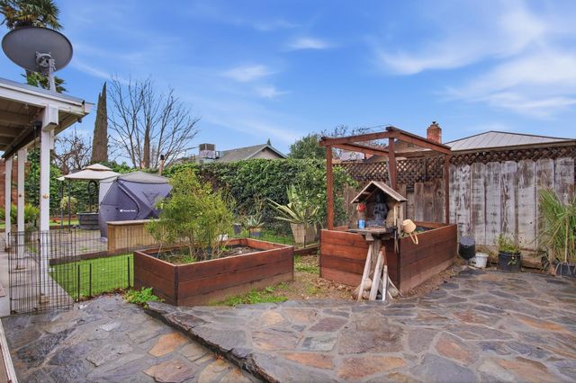 1217 Lillian Dr, Modesto, CA 95355