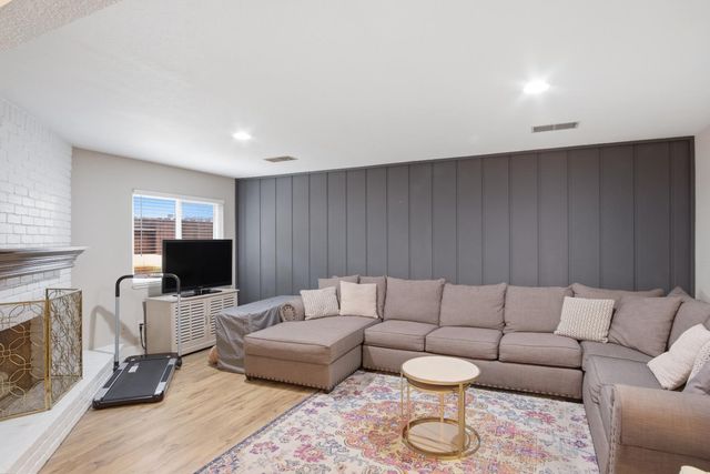 1217 Lillian Dr, Modesto, CA 95355