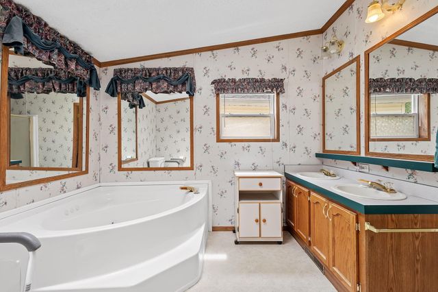 1282 E 950 N, Wheatfield, IN 46392