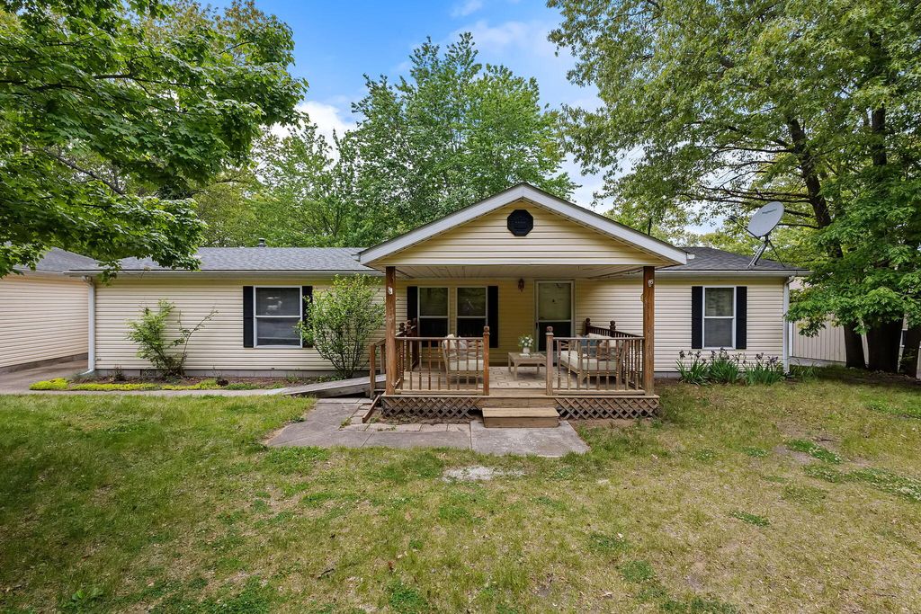 1282 E 950 N, Wheatfield, IN 46392