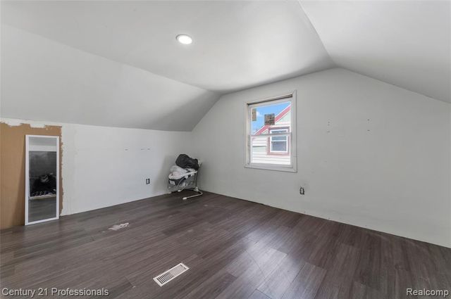 8040 Plainview Avenue, Detroit, MI 48228
