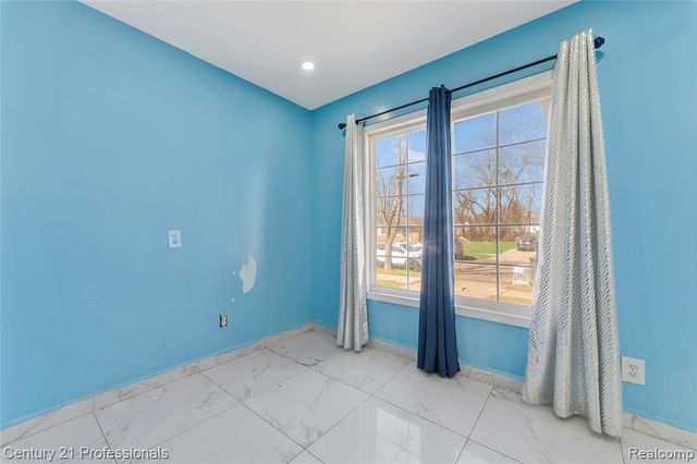 8040 Plainview Avenue, Detroit, MI 48228