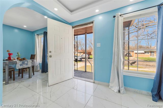 8040 Plainview Avenue, Detroit, MI 48228
