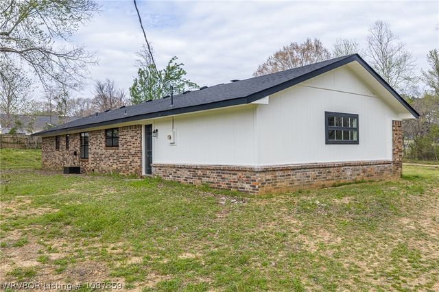 843 Richmond Road, Van Buren, AR 72956