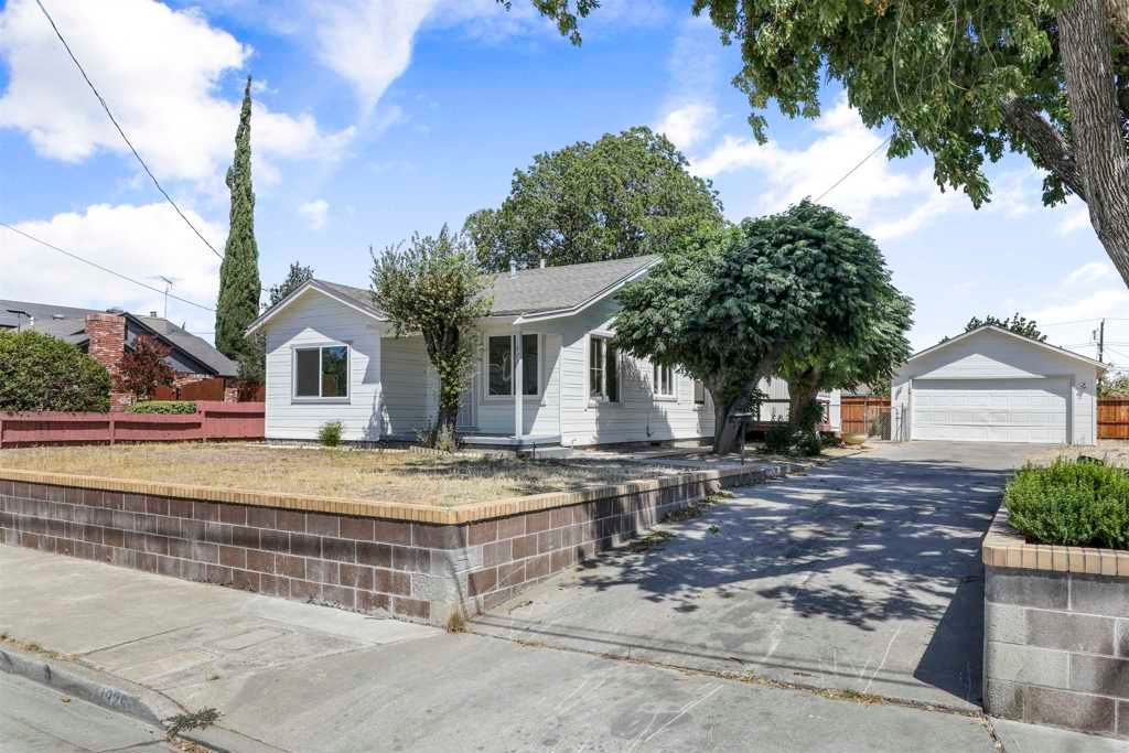 Image 2 of property listing at 1925 Alpha Way, Antioch, CA 94509