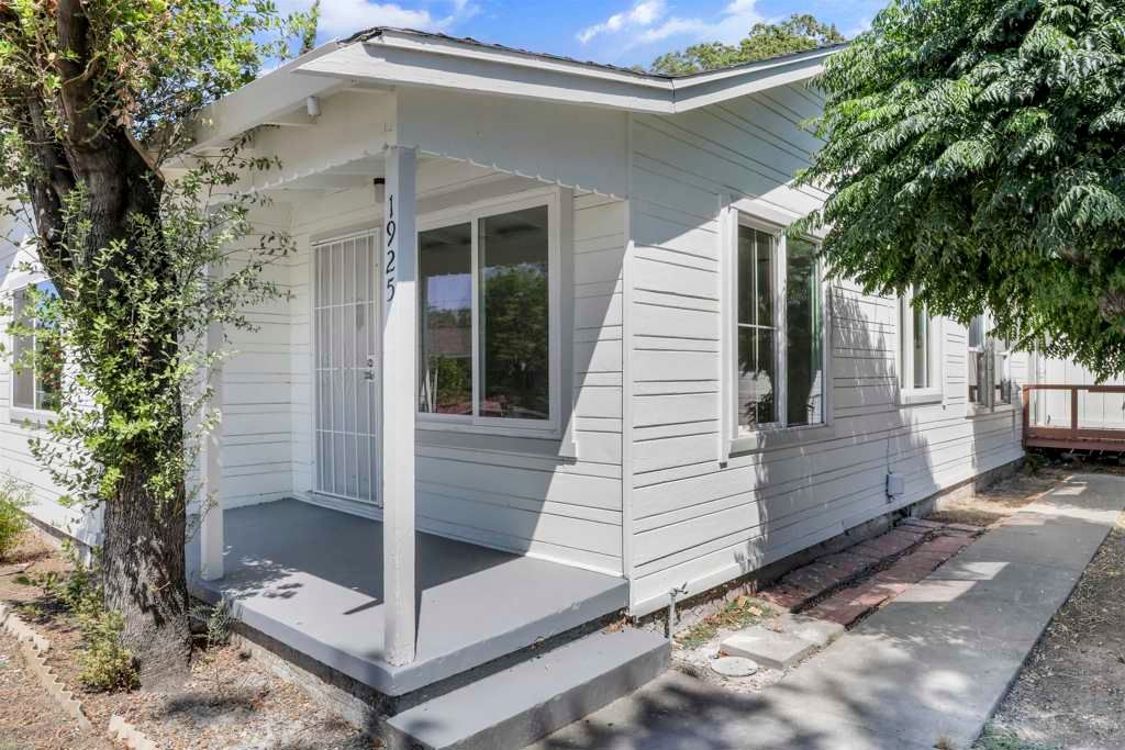 Image 3 of property listing at 1925 Alpha Way, Antioch, CA 94509