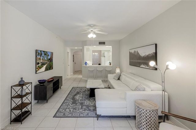 410 Bayfront PL 2204, Naples, FL 34102