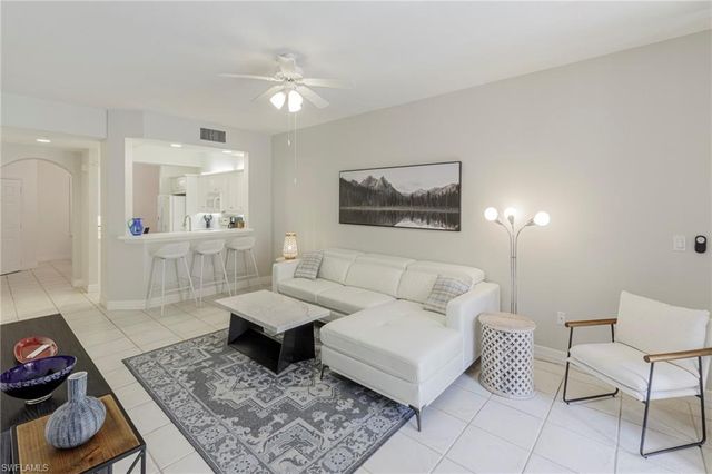 410 Bayfront PL 2204, Naples, FL 34102