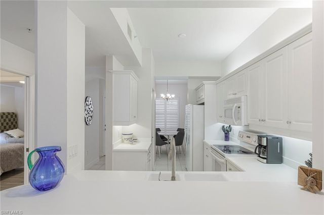 410 Bayfront PL 2204, Naples, FL 34102
