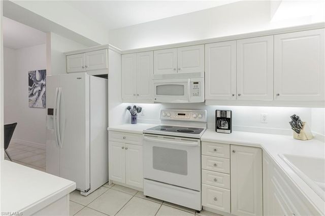410 Bayfront PL 2204, Naples, FL 34102