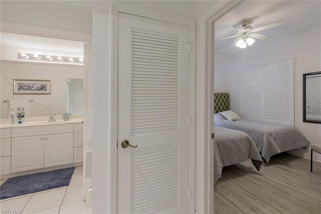410 Bayfront PL 2204, Naples, FL 34102