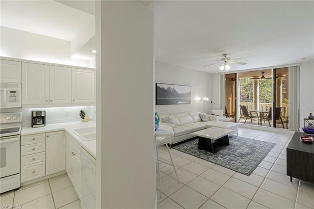 410 Bayfront PL 2204, Naples, FL 34102