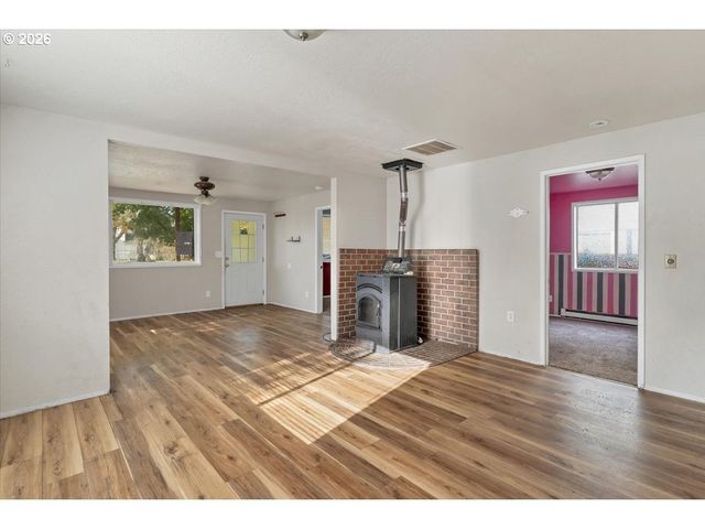 289 S 3RD St, Lebanon, OR 97355