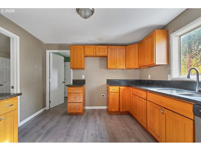 289 S 3RD St, Lebanon, OR 97355