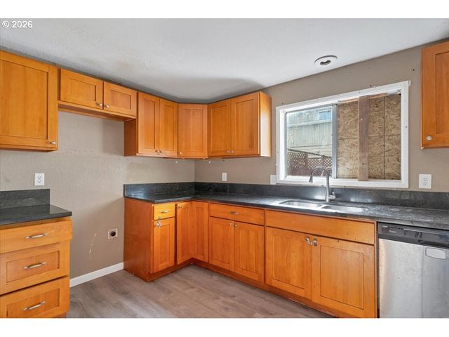 289 S 3RD St, Lebanon, OR 97355