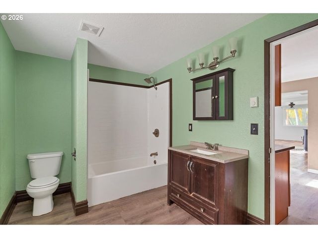 289 S 3RD St, Lebanon, OR 97355