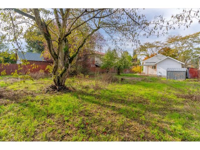 289 S 3RD St, Lebanon, OR 97355